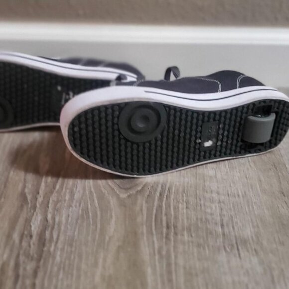 Heely's - Picture 6 of 6